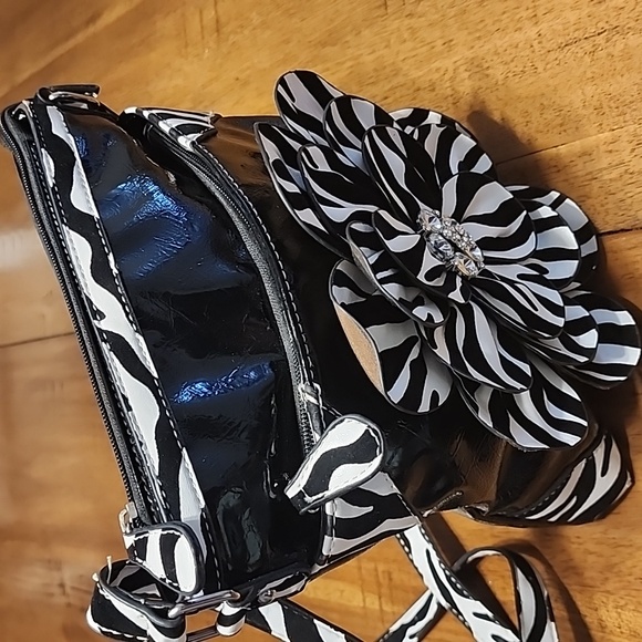 HANANEL Elegant Zebra Print Crossbody Bag with Floral Accent - Picture 5 of 16